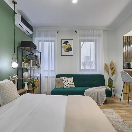 Cozy Green House-3